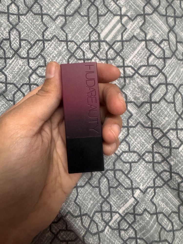 Huda Beauty Lipstick - Ladies Night Shade