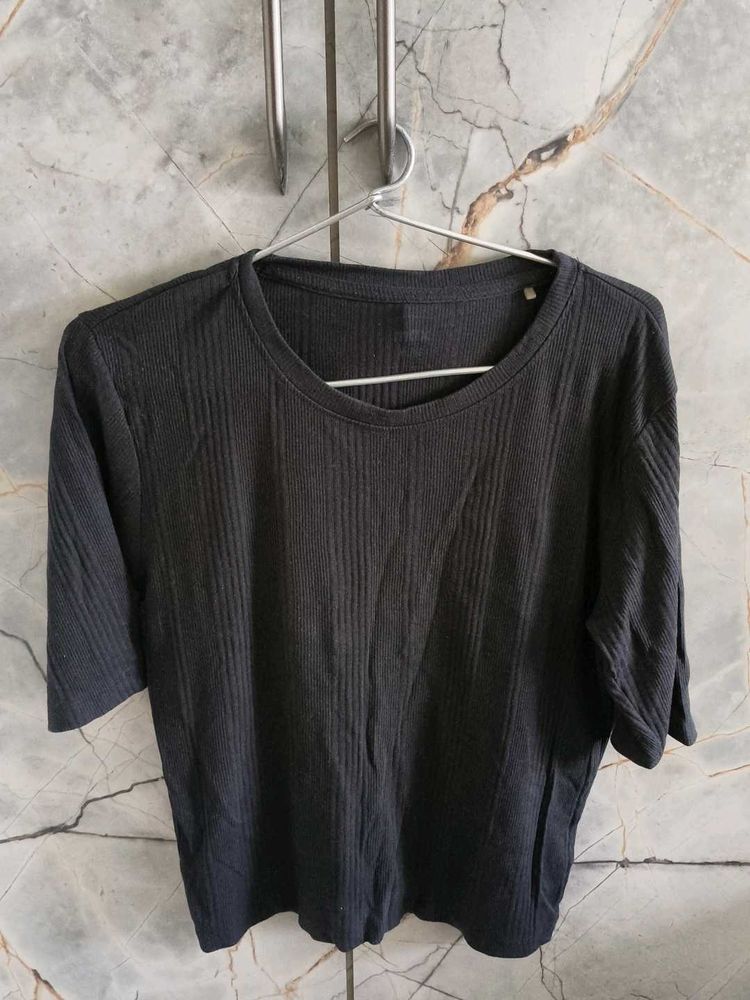 Ribbed Black T-Shirt