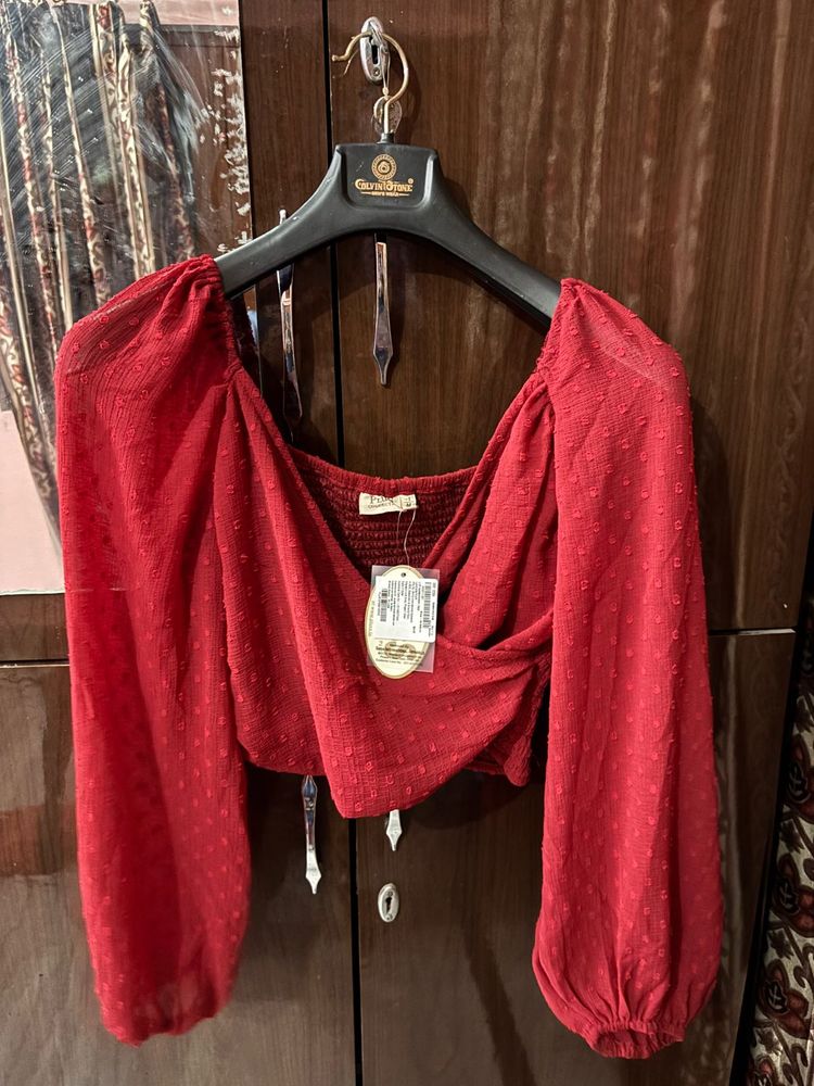 Chic Red Cropped Puff Sleeve Top
