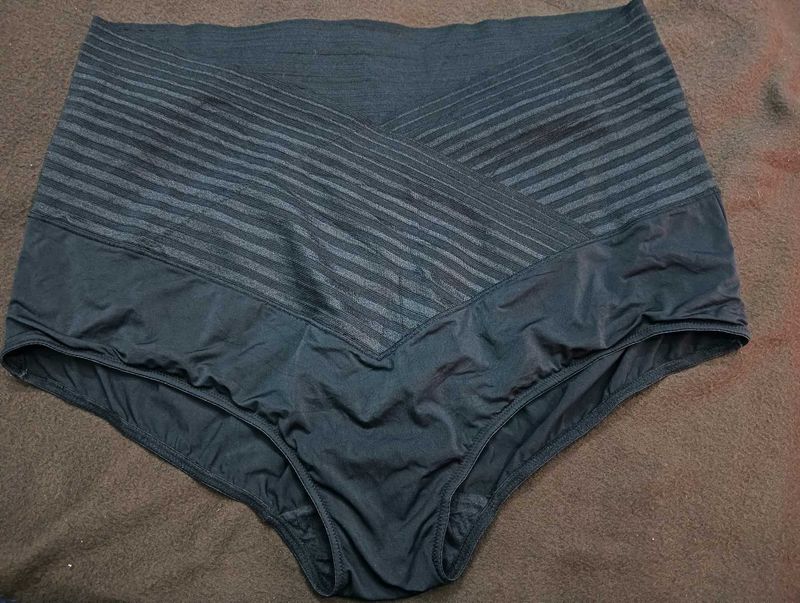 High-Waisted Brief🖤free size