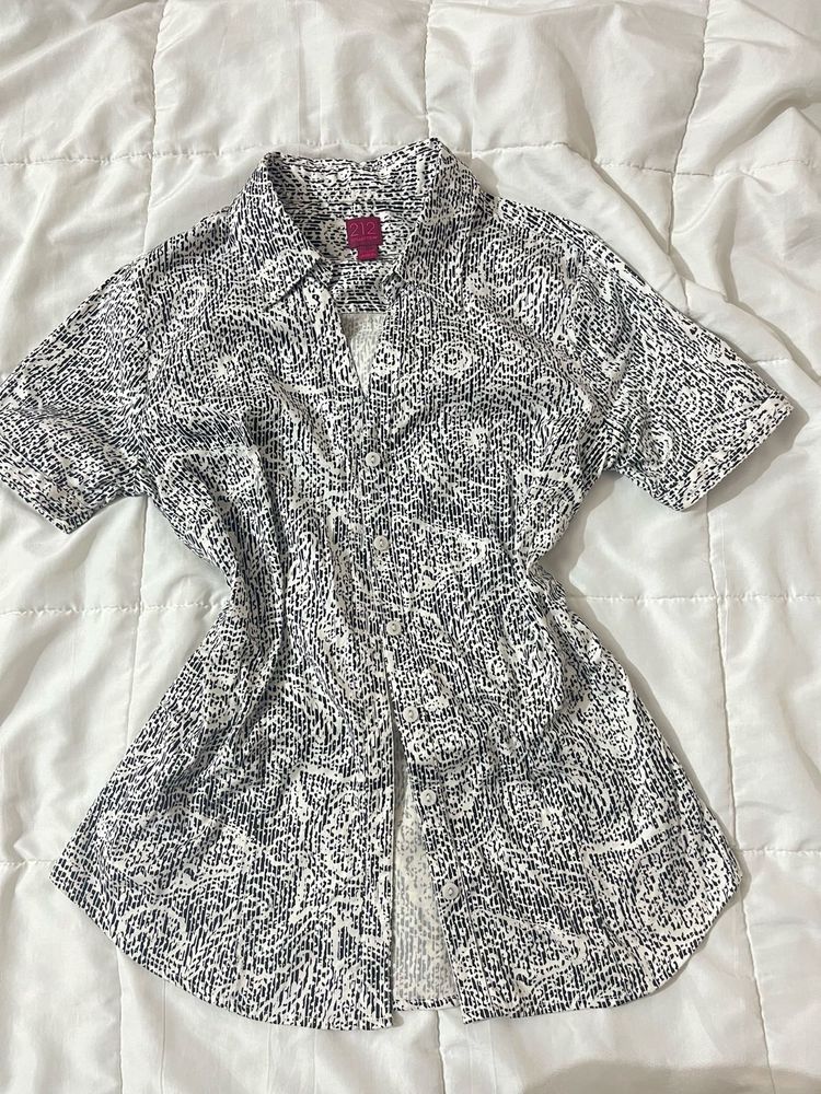 Stylish Short-Sleeve Patterned Button-Up Top