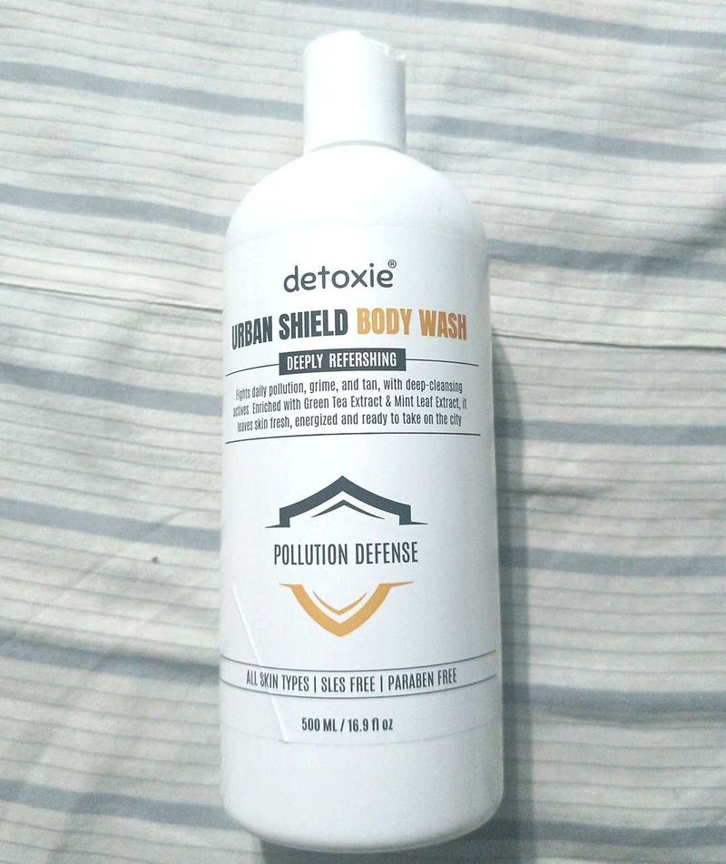 Detoxie Urban Shield Body Wash