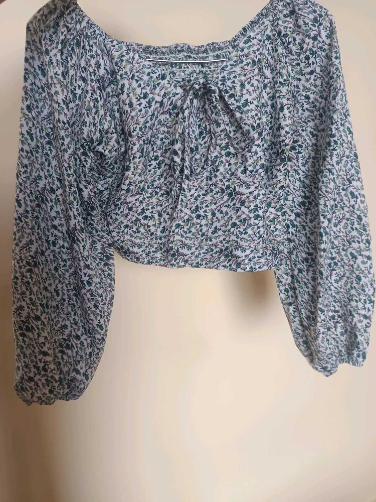 Floral Print Tie-Neck Cropped Top