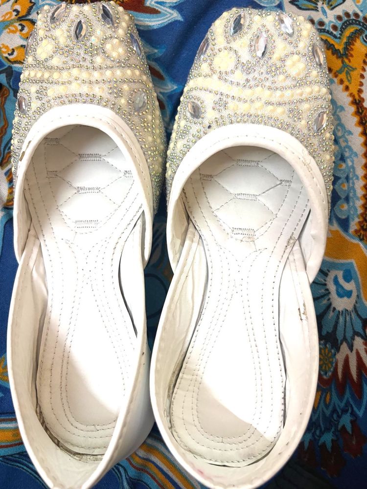 Embellished White Juttis
