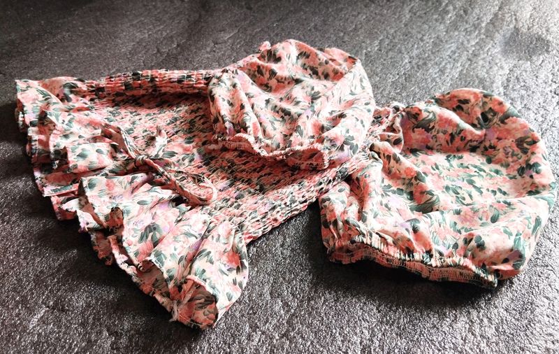 FRONT STRING FLORAL CROP TOP