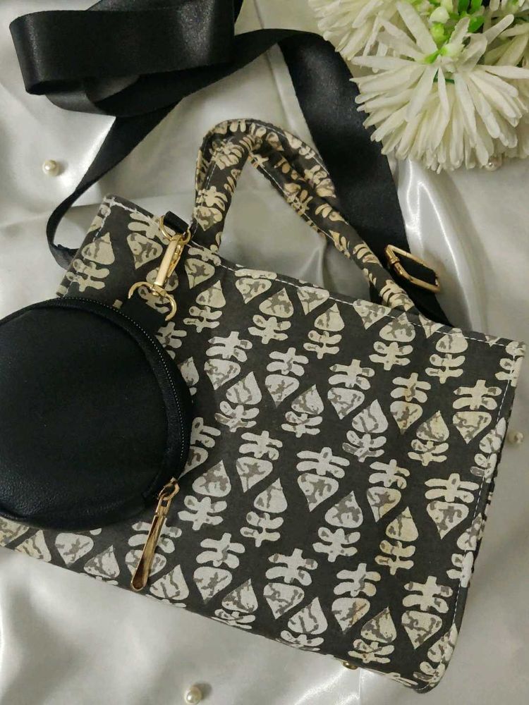 Designer Handbag with Coin Pouch🖤🤍✨