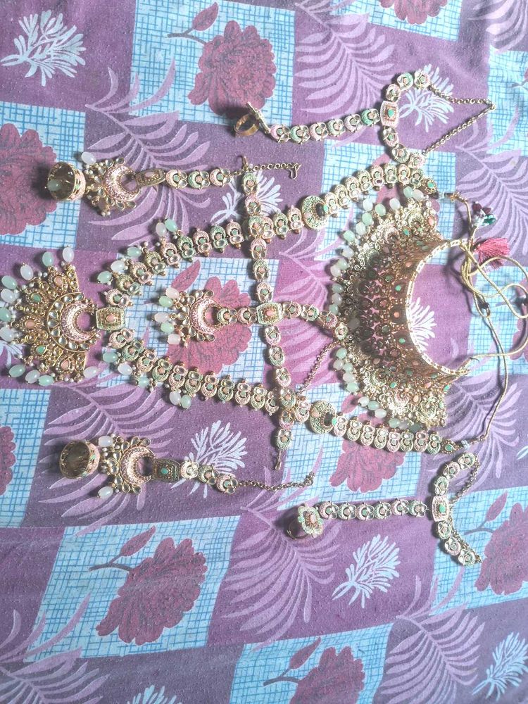 Elegant Indian Jewelry Set