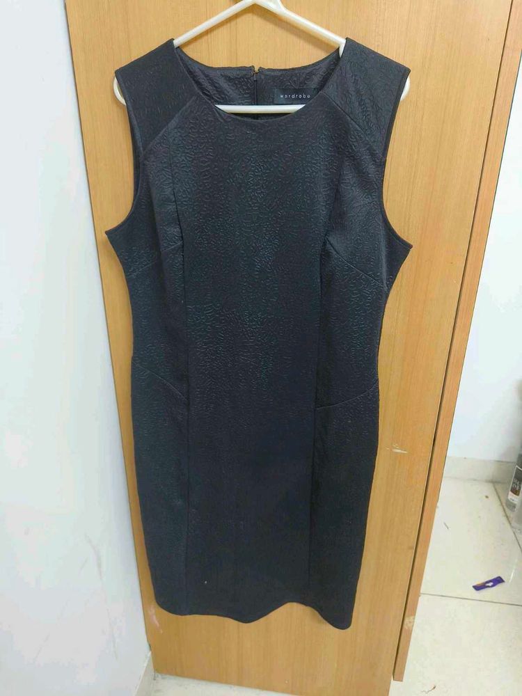 Chic Black Sleeveless Dress