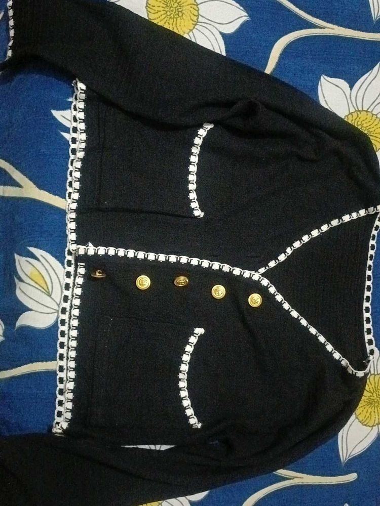 Chic Black Textured Cropped top