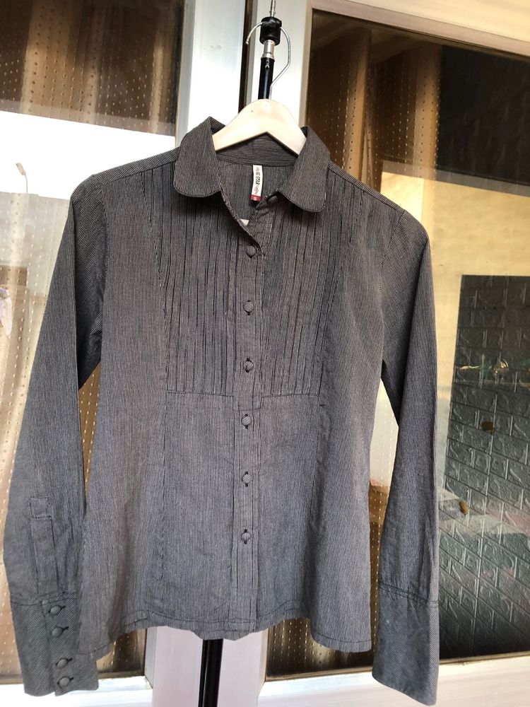thrifted high-quality shirt ☁️🖤