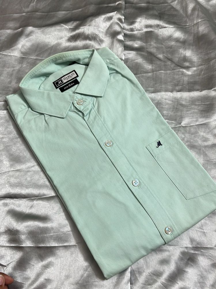 Men's Light Green Button-Up Shirt