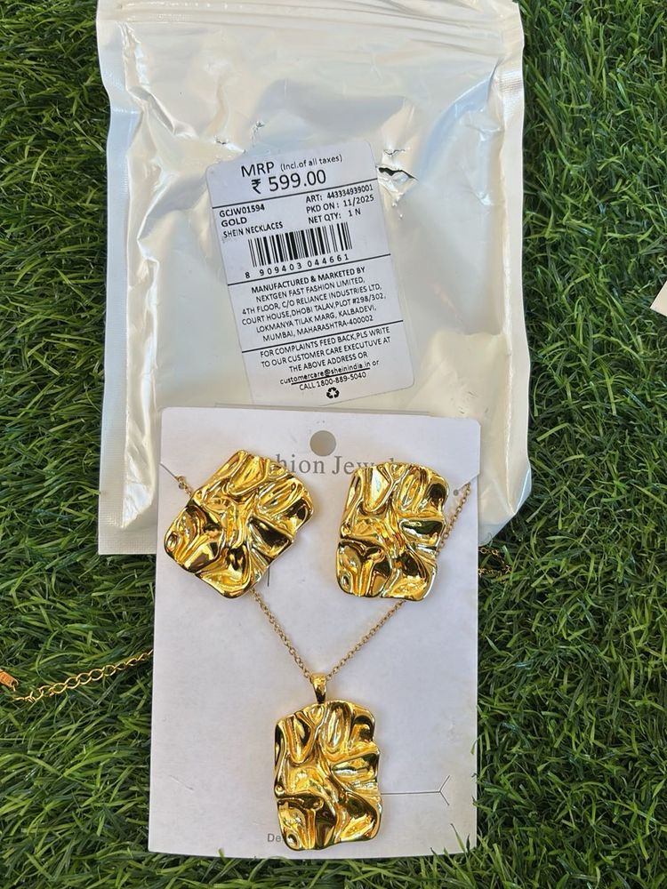 Chic Gold Textured Necklace &amp; Earring Set