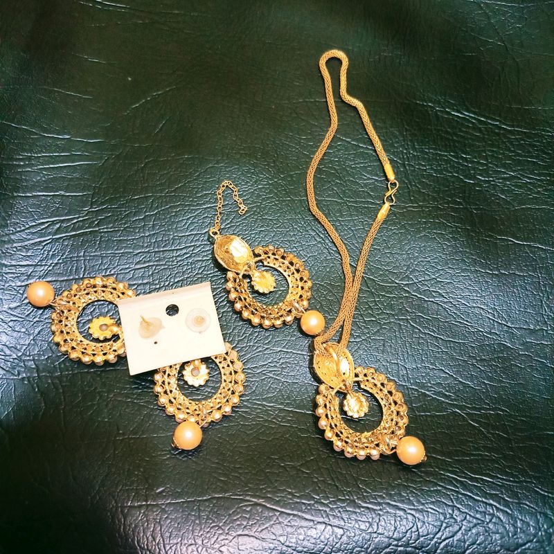 Chain Pendant Earrings Maang TikkaChain Pendan