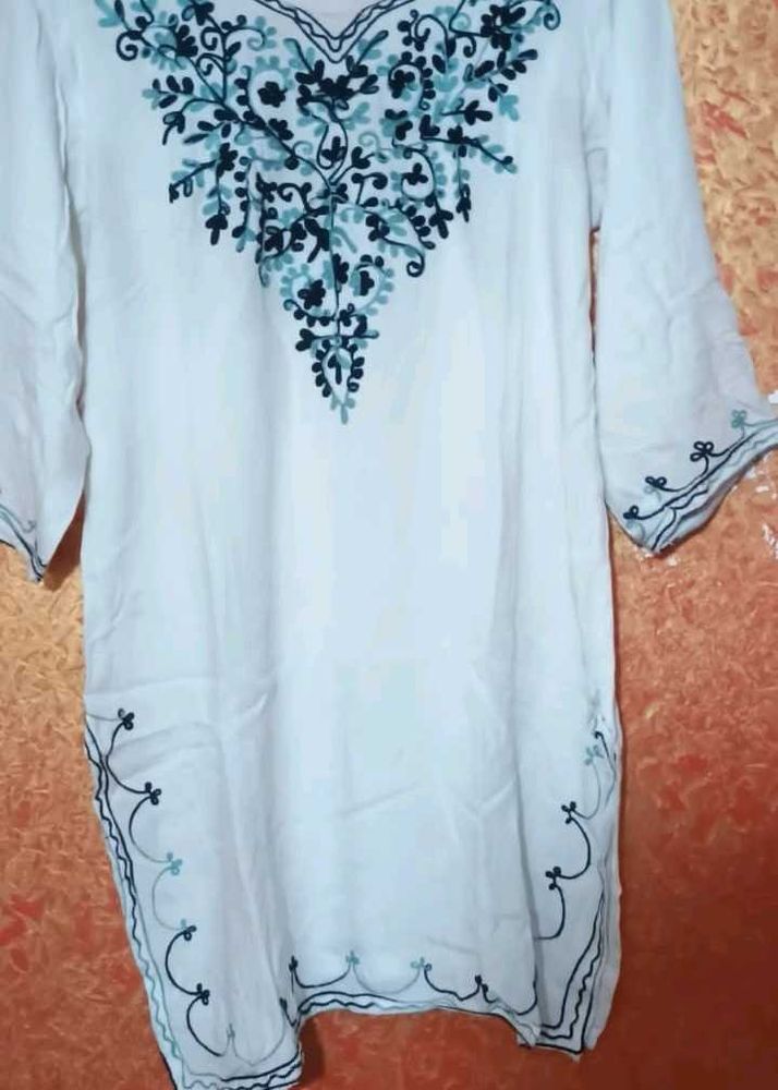 Embroidered White Kurta + With Gift 🎁