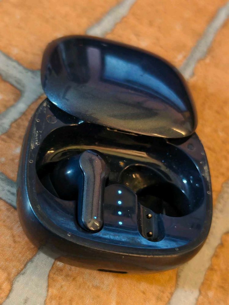 Wireless Earbuds with Charging Case