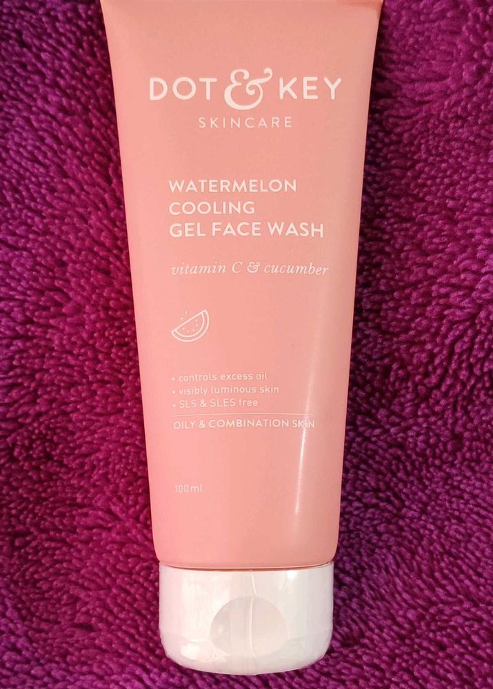 Dot &amp; Key Face Wash