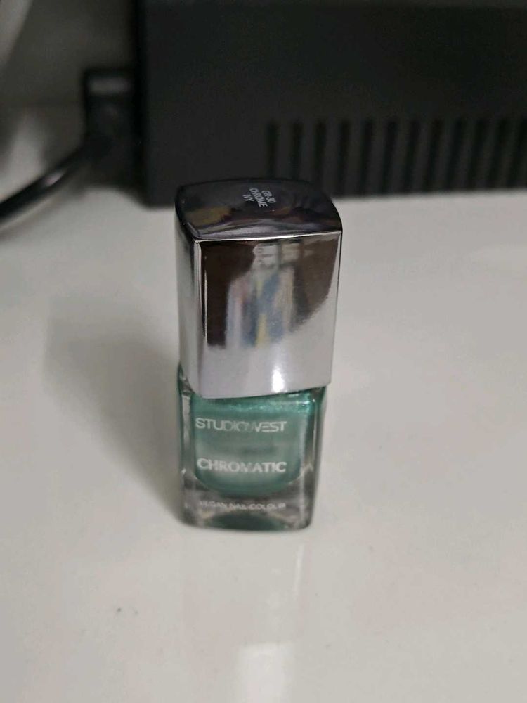 STUDIO WEST Chromatic Nail Polish
