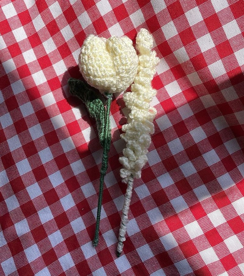 Crochet tulip &amp; lavender Colour (White)🌷