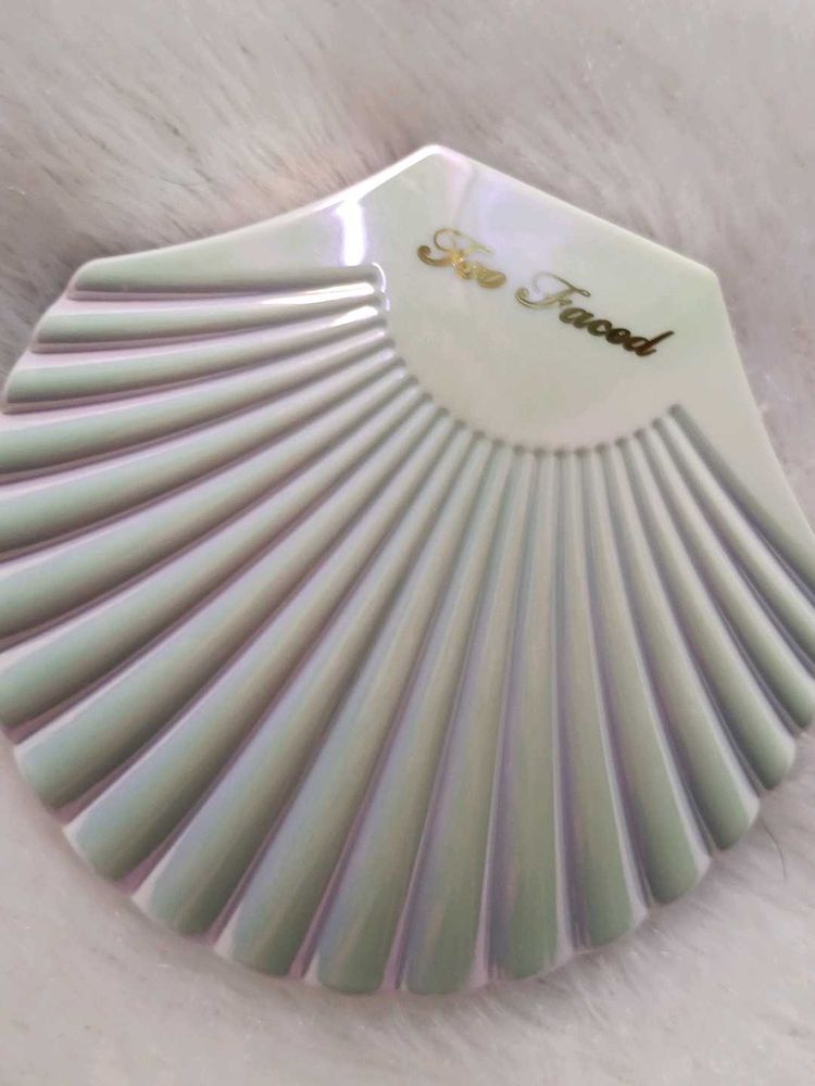 Too Faced Seashell mirror 💕♥️