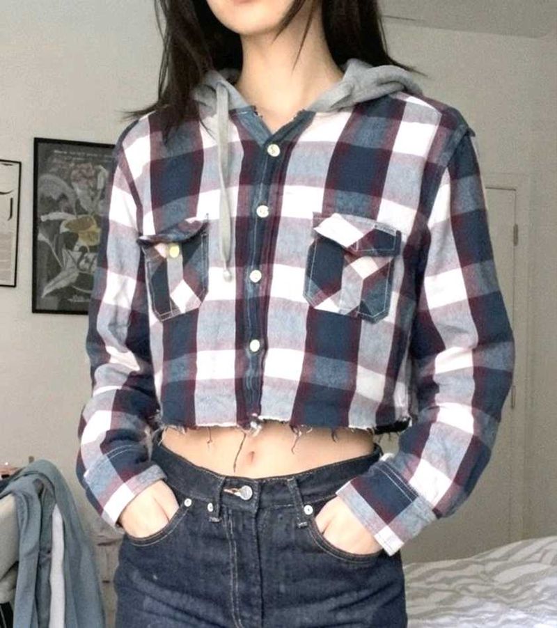 Chic Plaid Cropped Hoodie Shirt 💕✨