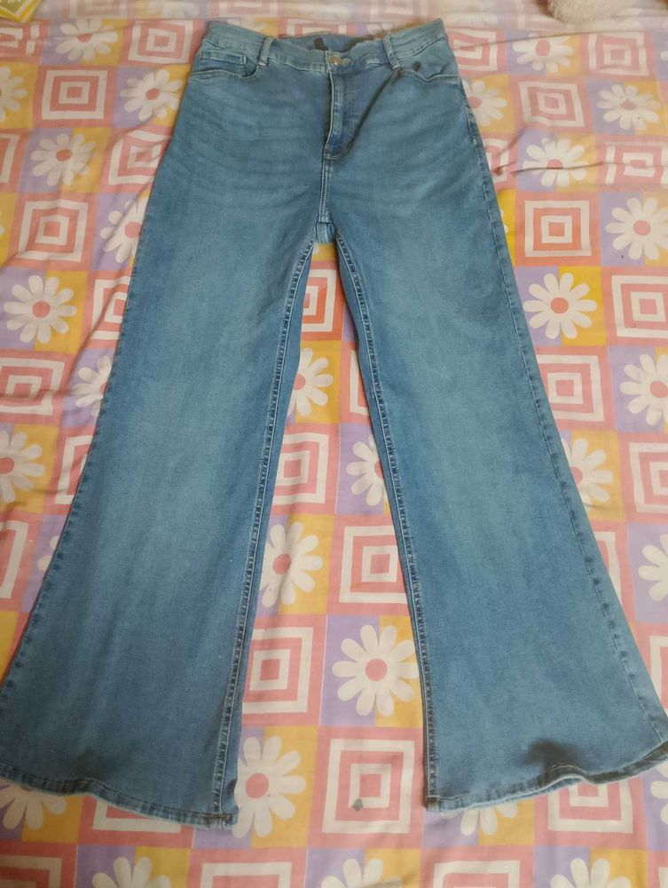 Light Wash Flared Jeans