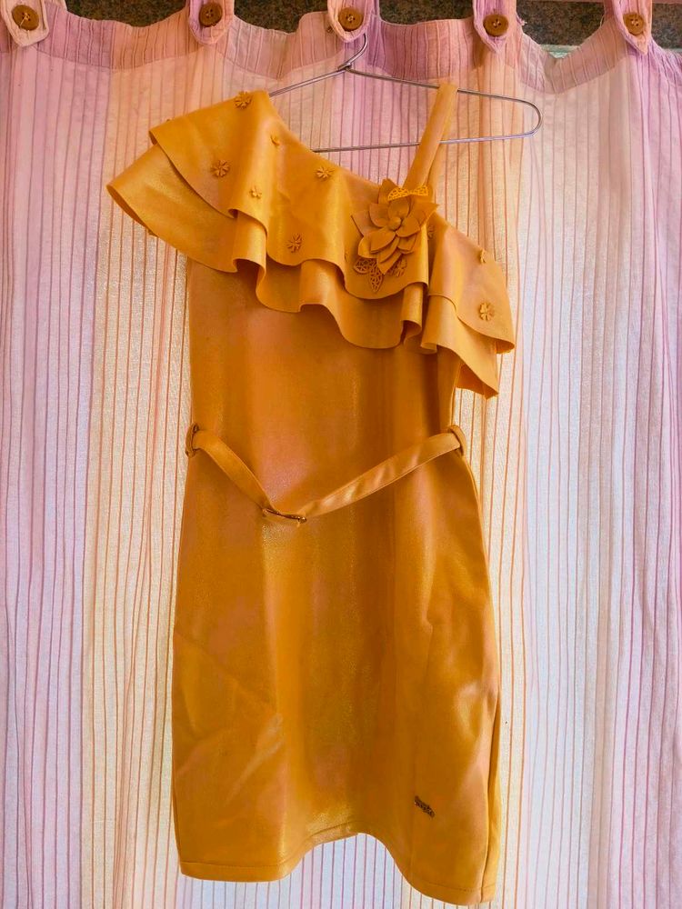 Stylish One-Shoulder Yellow middie dress