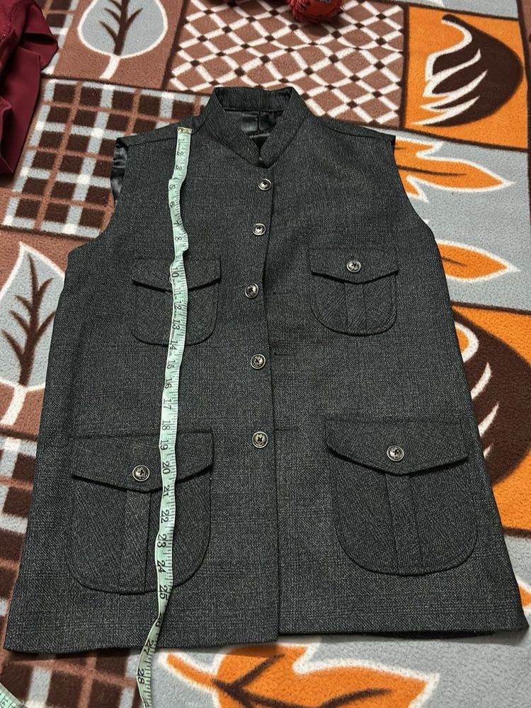 Stylish Gray Sleeveless Jacket