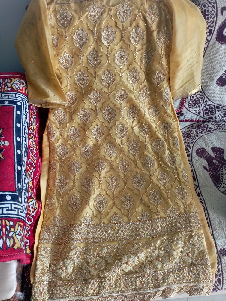 Beautiful... Yellow Suit With Full Thread And Ston