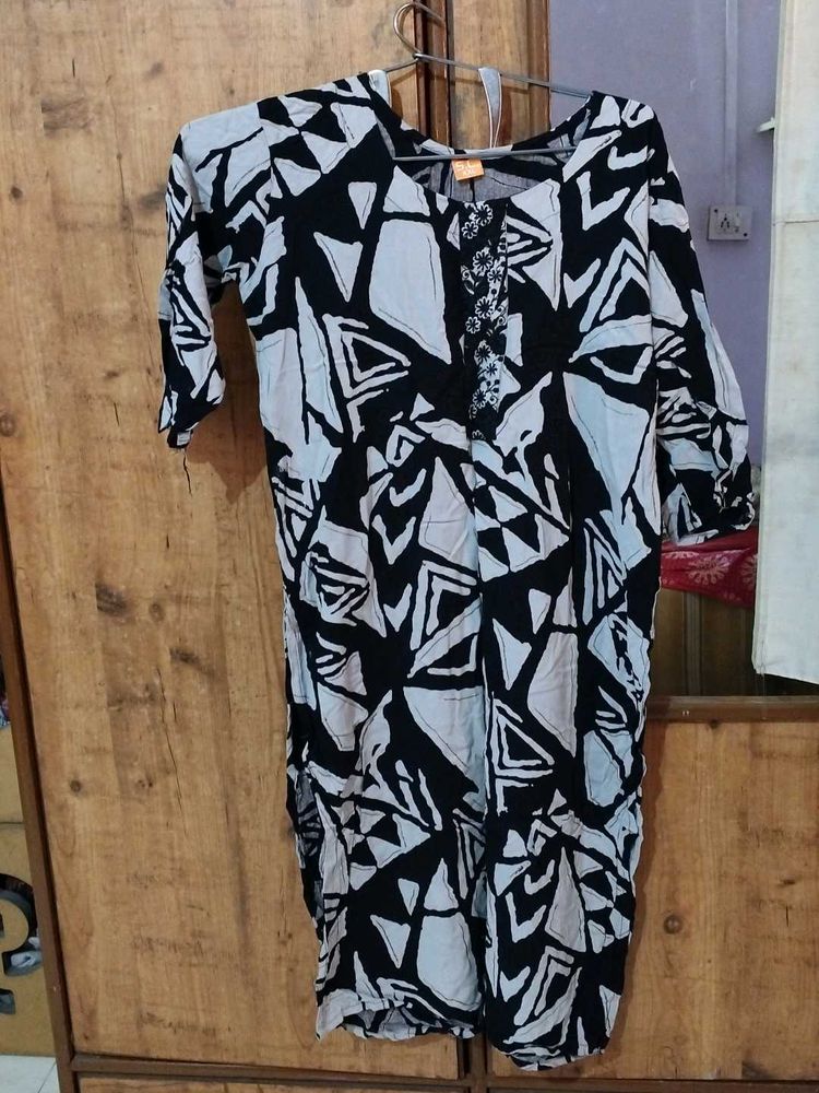 Printed Black &amp; White Kurti
