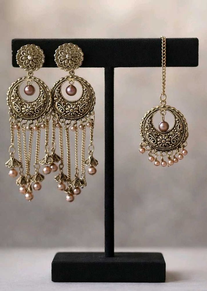 Elegant Earrings &amp; Maang Tikka Set