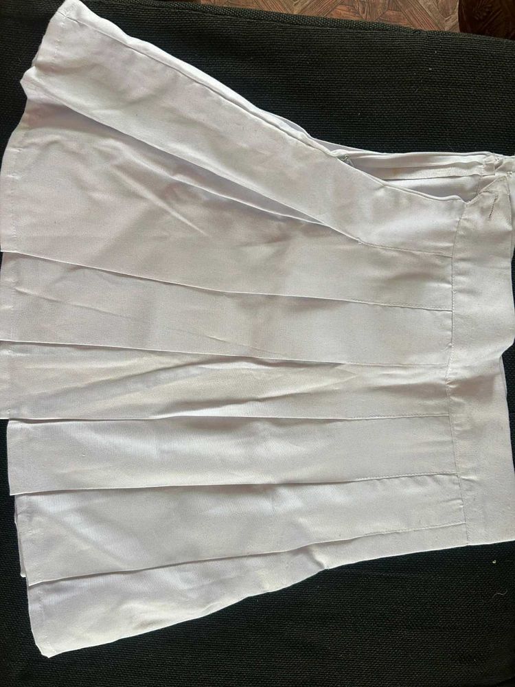 Women's White Pleated Skirt