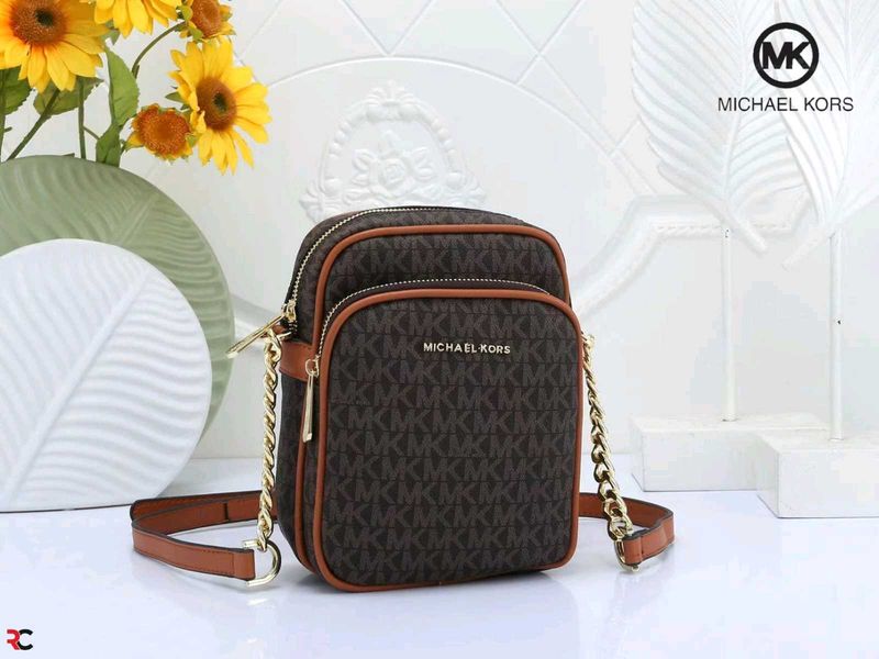 MICHAEL KORS**JET SET TRAVEL SIGNATURE MEDIUM CHAI