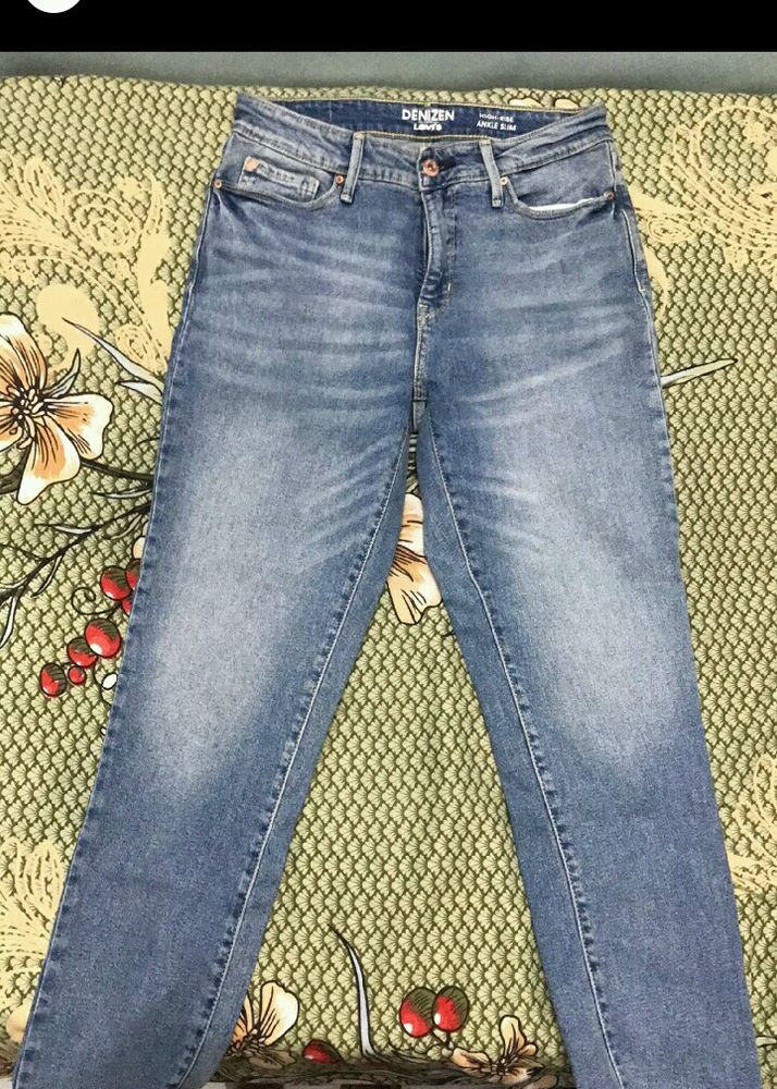 Levis High Rise Ankle Jeans