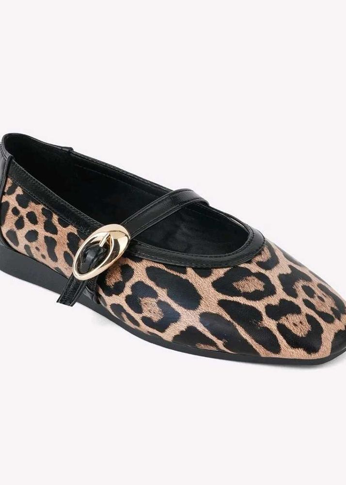 Chic Leopard Print Ballet Flats