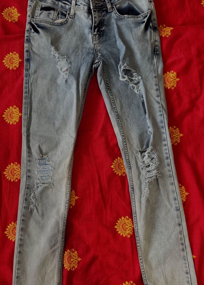UMM Ripped blue jeans