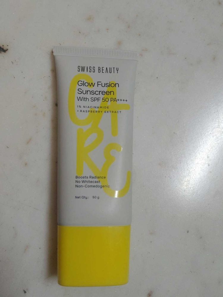 Swiss Beauty Glow Fusion Sunscreen SPF 50 PA++++