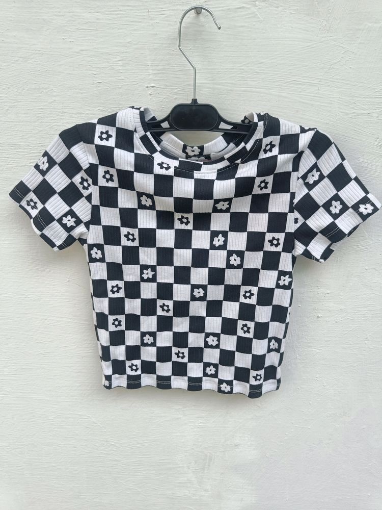 COOLSTERS BLACK&amp;WHITE CROP TOP
