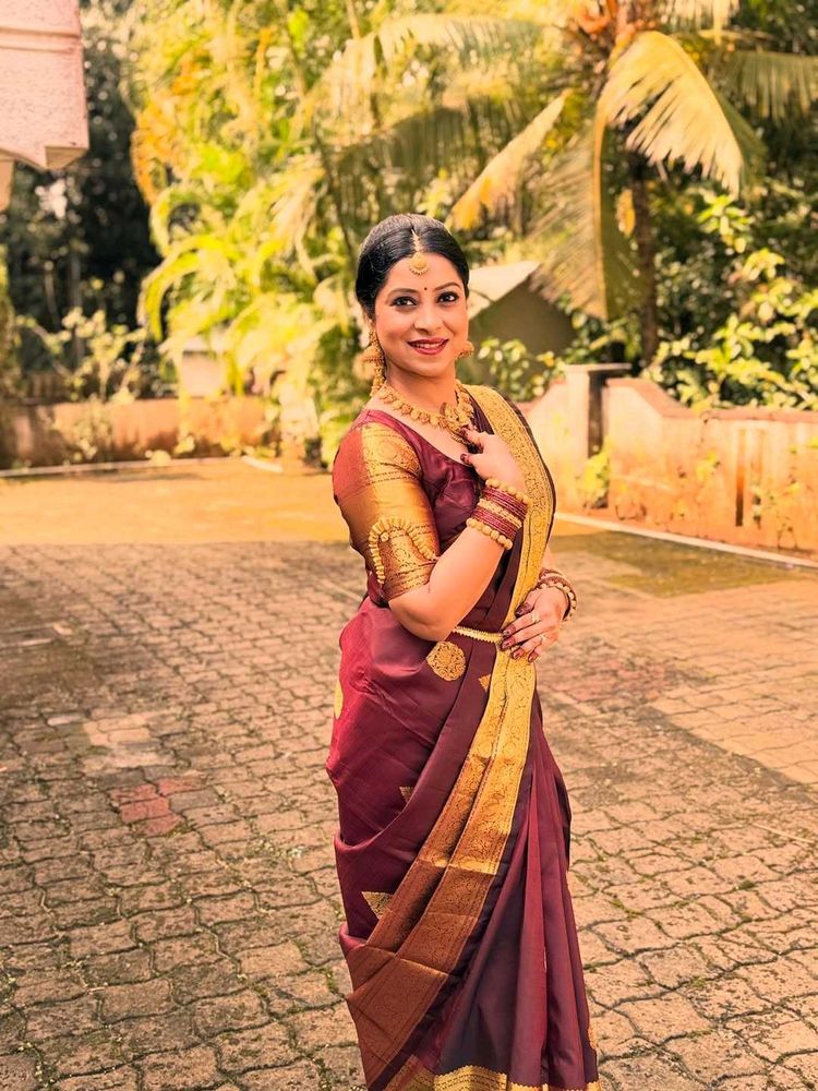 Elegant Maroon &amp; Gold Saree