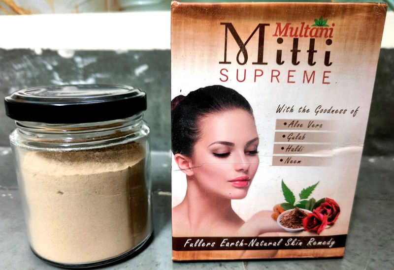 Multani Mitti Powder In A Glass Jar