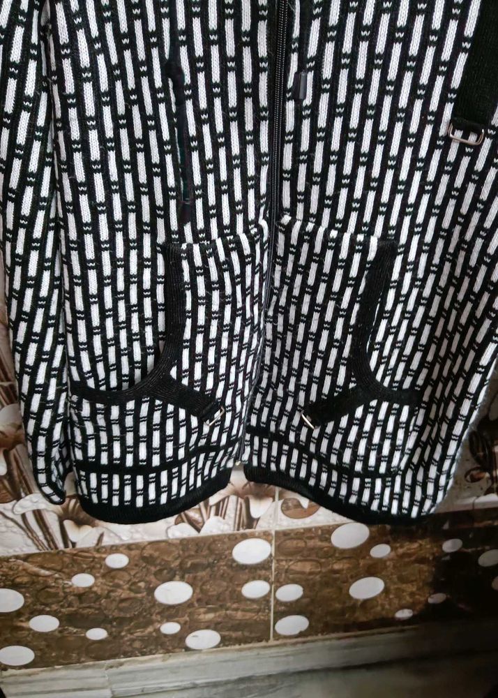 Stylish Black &amp; White Knit Jacket with pocket