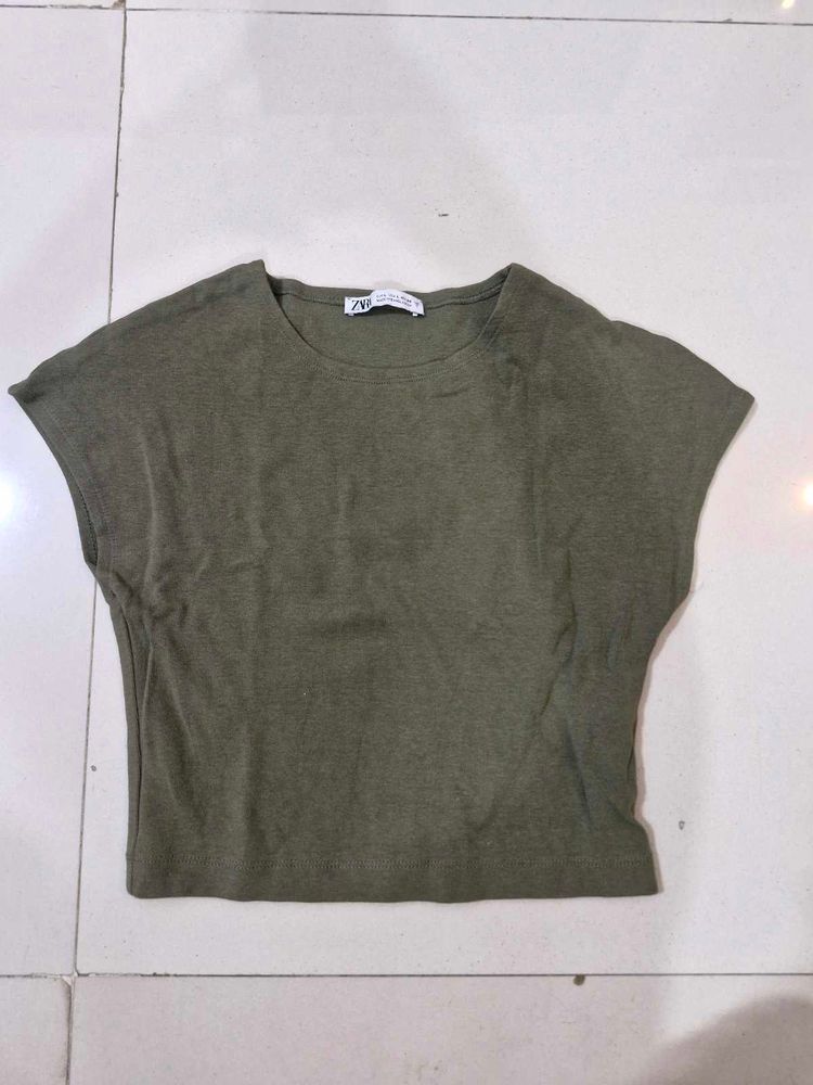 form fitting crop top 💚💚