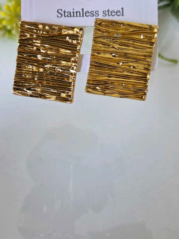 Trendy earrings