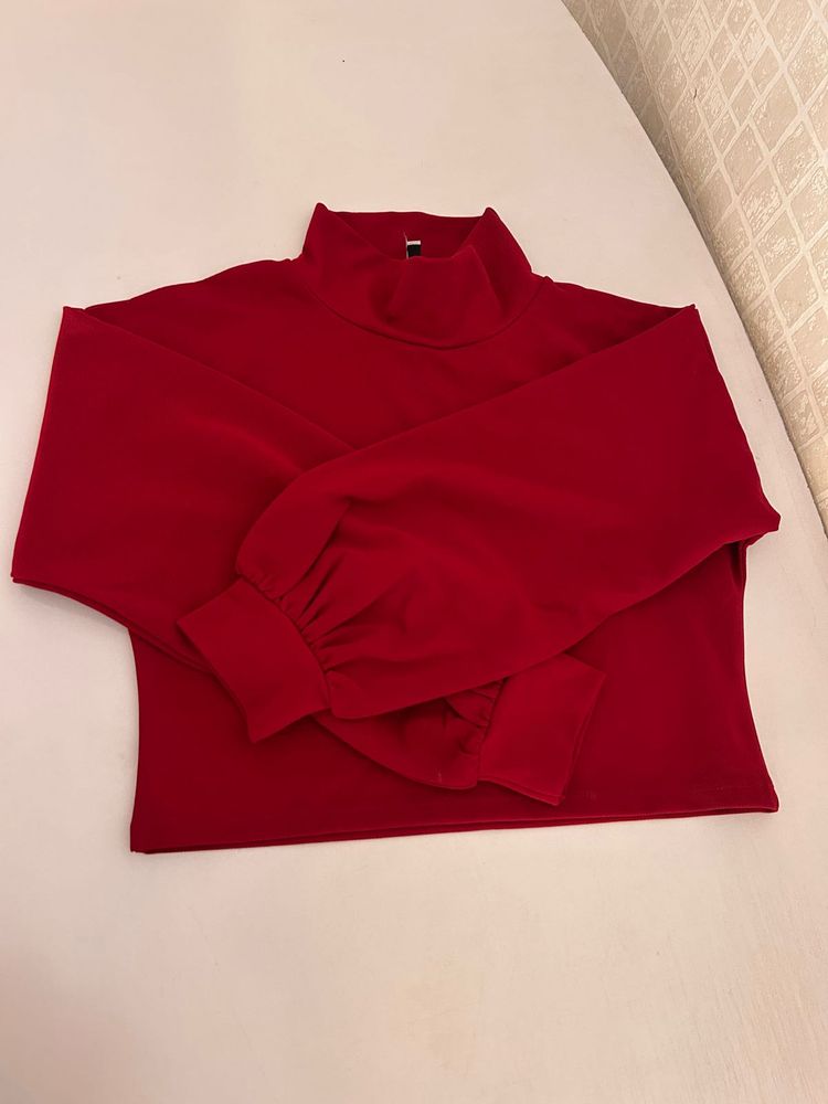 Chic Red Turtleneck Cropped Top