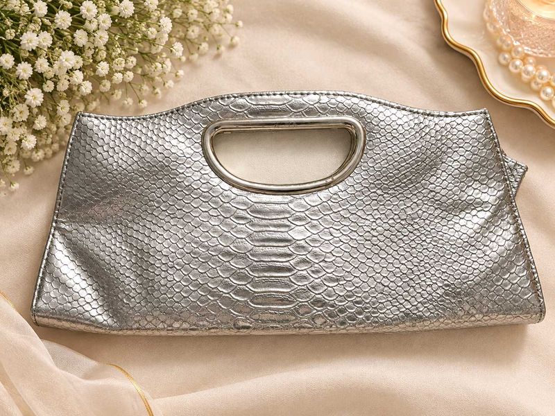 Chic Silver Snakeskin Clutch