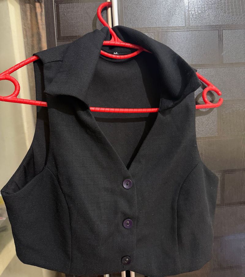 Black Sleeveless Button-Front Vest Crop To