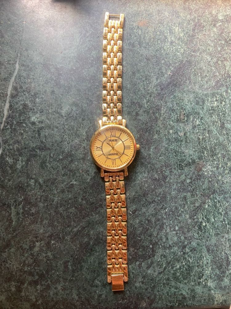 Elegant Gold Tone Women's Watch