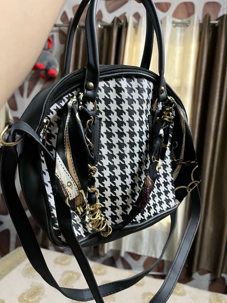 Houndstooth Round Handbag