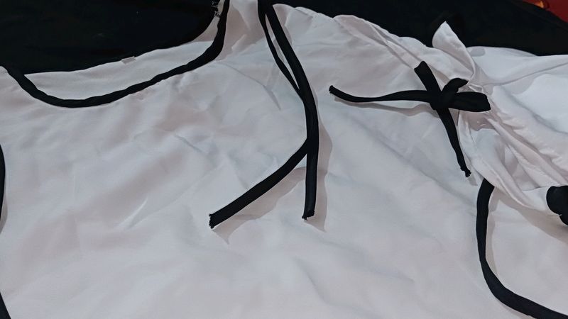 Korean Top🐰 In Colour White And Black...🌸 You'll