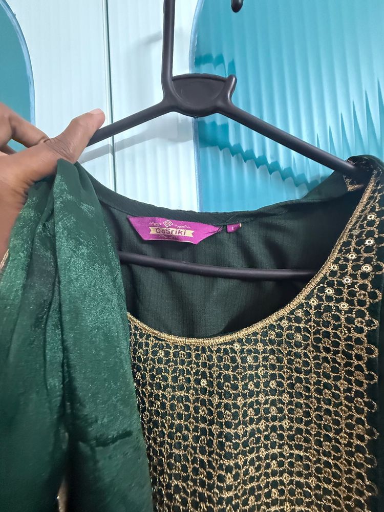 Elegant Green Kurta Set with Gold Embellishments