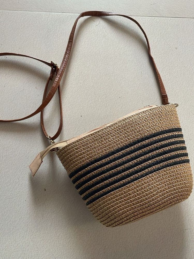 Straw Crossbody Bag with Stripes